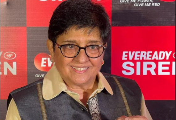 Kiran Bedi unveils Eveready Siren Torch Promoting Women's Safety