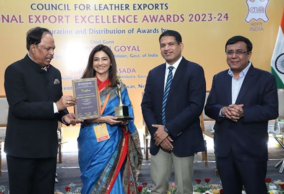 Council for Leather Exports presents Meenakshi Kalsi 'Best Woman Entrepreneur Award'