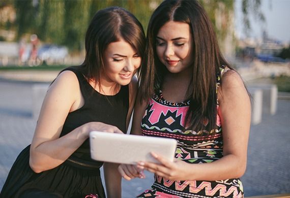 Rural India Sees Gen Z, Women Drive Digital Shopping Growth Rural India Sees Gen Z, Women Drive Digital Shopping Growth
